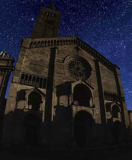 Duomo di Piacenza di notte 