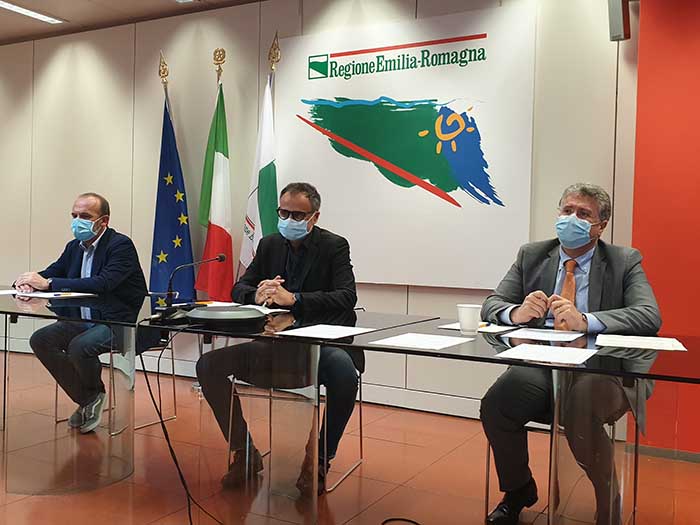 foto conferenza stampa con Corsini