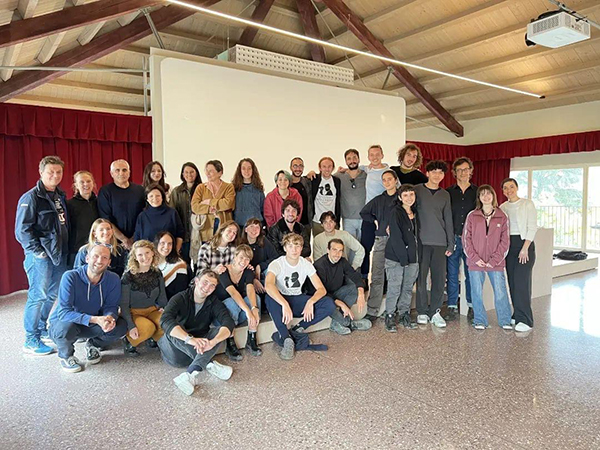 Di Costanzo con il cast di Welcome to Paradise a Xnl