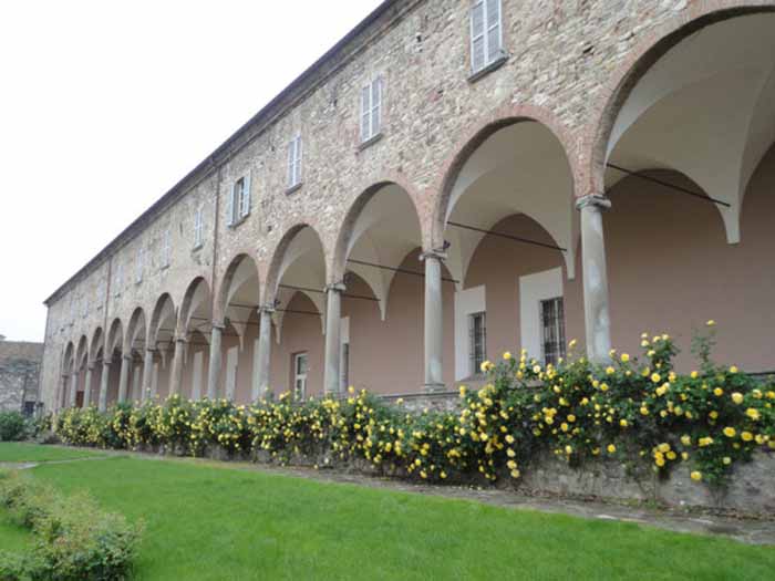 Loggiato dell'abbazia  di San Colombano a bobbio