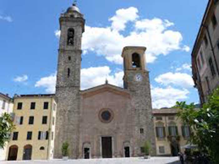 piazza duomo a bobbio