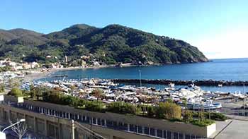 Levanto, La Spezia, il lungomare a Vallesanta