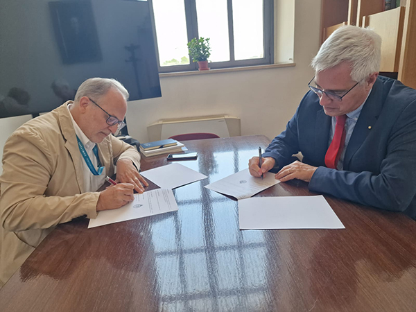 Firma congArasa Ungaro