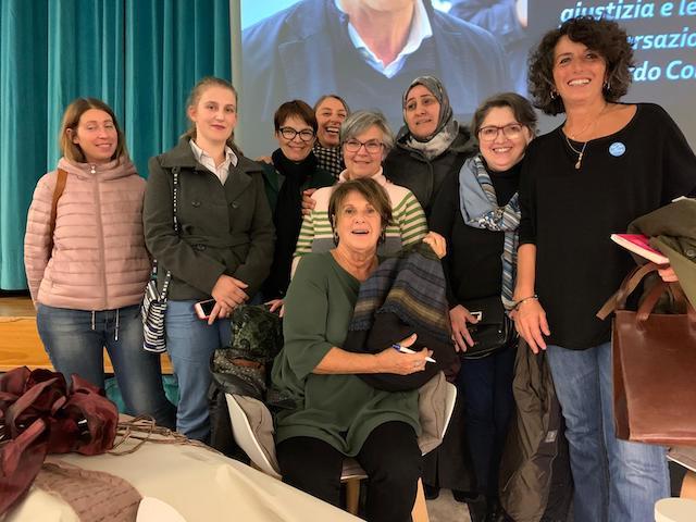 con lella costa la presidente di Semi di LIno Alessandra Corradi 