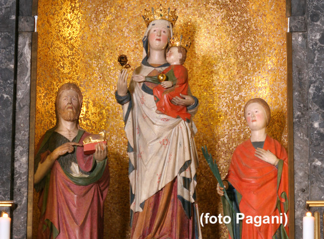 statua santa maria di campagna piacenza