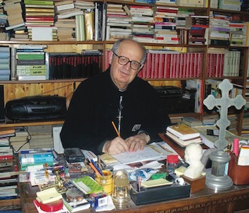 Mons. Bruno Perazzoli nel suo studio in San Paolo.