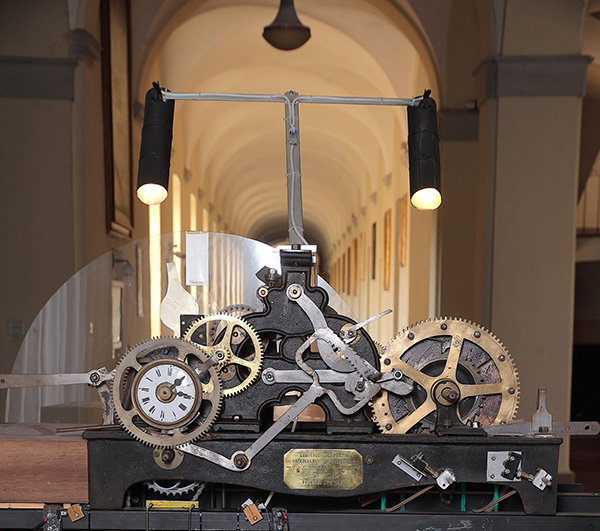 Ingranaggio orologio meccanico torre campanaria 4