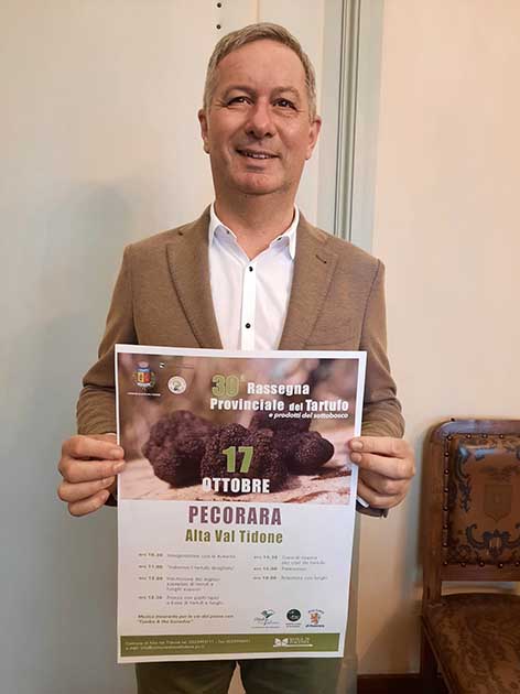 Sindaco Albertini e locandina Rassegna tartufo