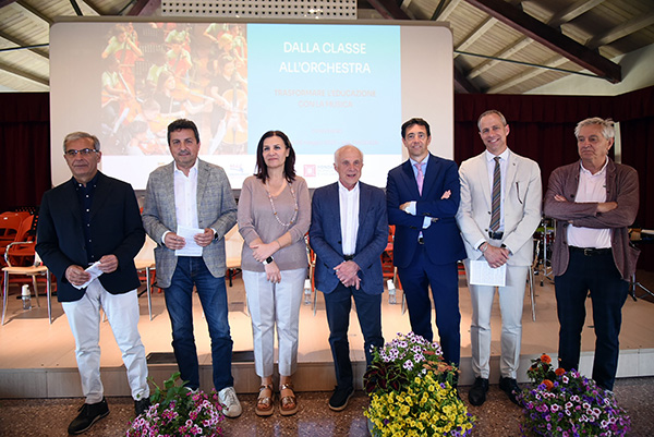 FotoDELPAPA 12 gruppo istituzioni
