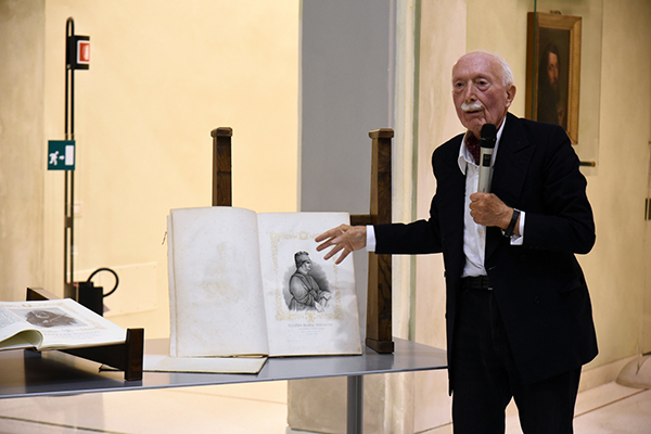 Francesco Guarnaschelli illustra al pubblico la preziosa collezione di stampe ottocentesche