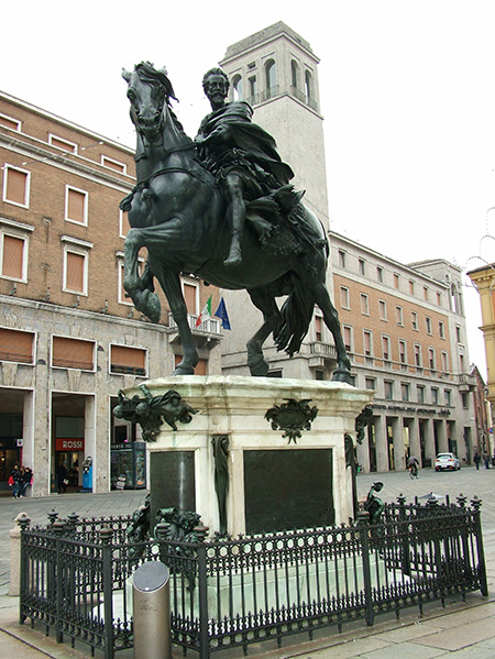 La statua di Alessandro Farnese