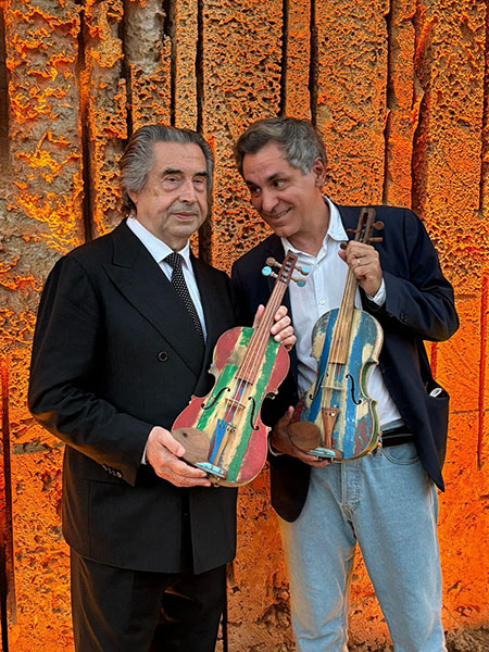 6 Riccardo Muti e Arnoldo Mosca Mondadori con i violini del mare