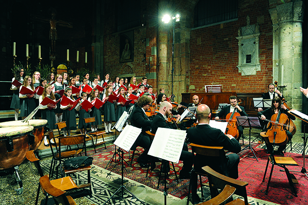 FotoDELPAPA 1 concerto pasqua banca piacenza