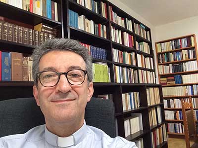 don Alberto Brunelli selfie