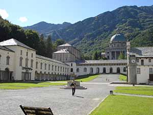 Oropa Chiostro del Santuario