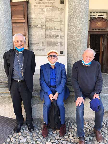 vescovo e fratelli in pellegrinaggio ad Oropa