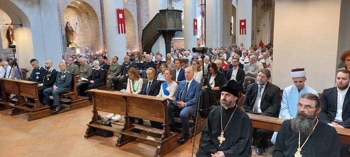 assemblea con autorita e rappresentanti altre confessioni cristiane e religioni