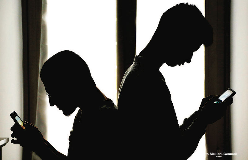 ragazzi e cellulare