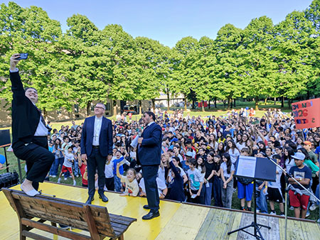cresimandi nel parco del collegio alberoni