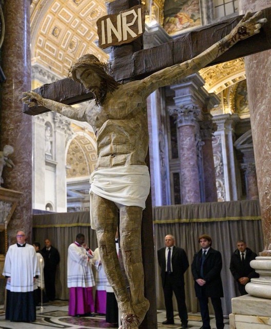 Crocifisso in S. Pietro realizzato da un detenuto di Tolmezzo