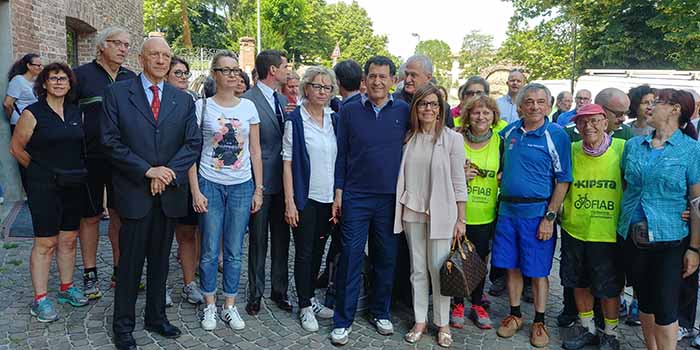 gruppo con sindaco