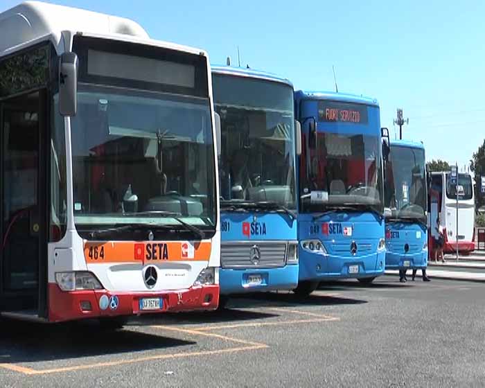 bus nella stazione di piacenza