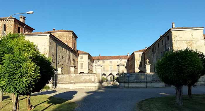 la villa  e la rocca di Agazzano