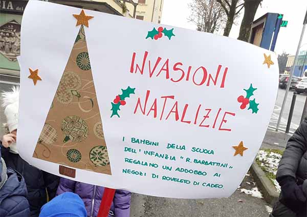 ghirlanda dei bambini a scuola infanzia cadeo