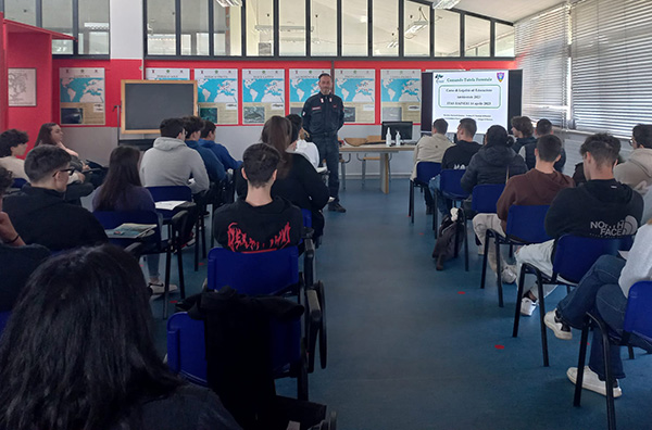 Carabinieri forestali a scuola