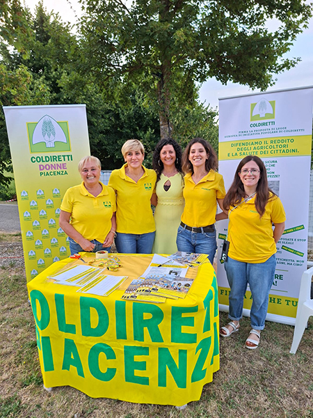 Raccolta firme Donne Coldiretti Piacenza il 19 luglio a Groppovisdomo 