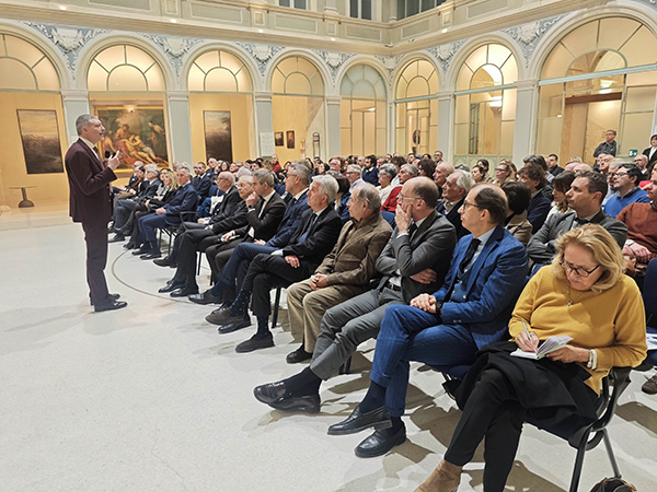 Sala Corrado Sforza Fogliani gremita per seguire la lezione di Gabriele Pinosa