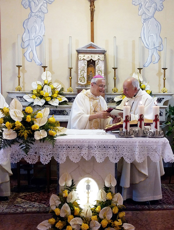vescovo e don gaggero San Vinc 017 copia